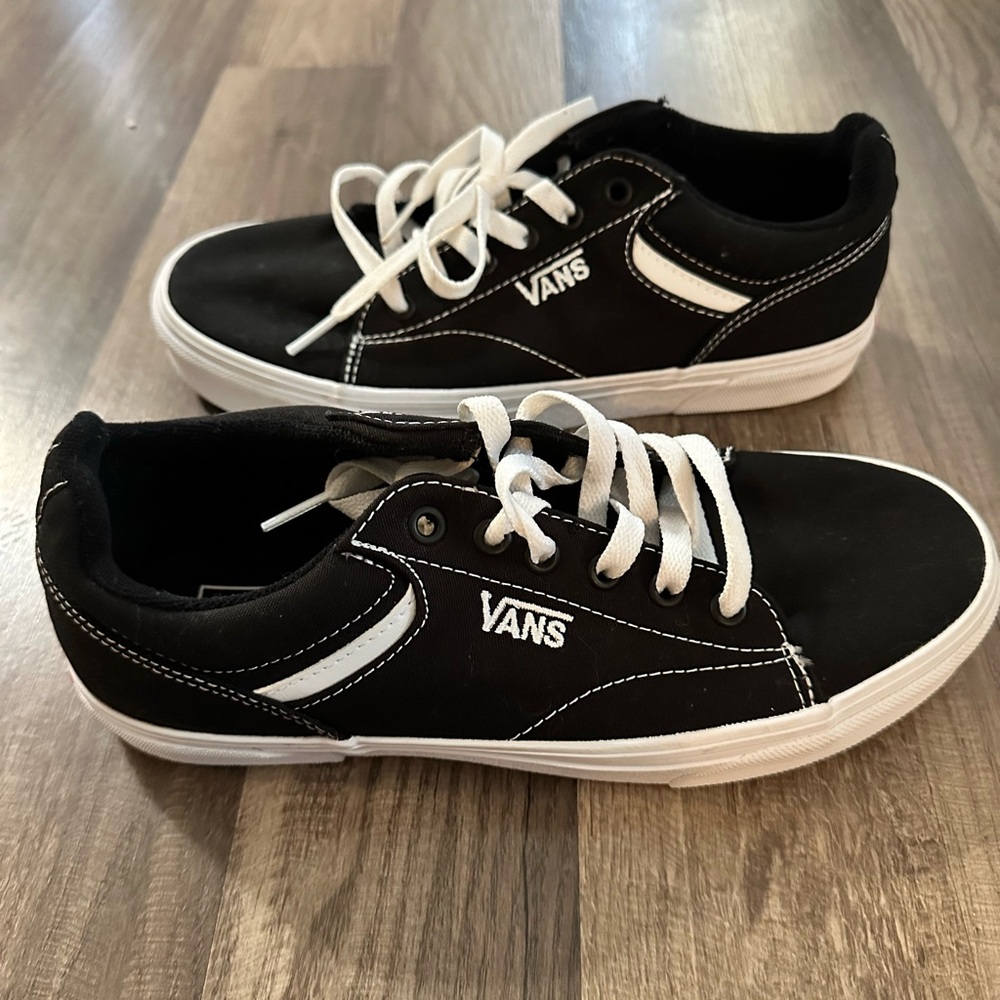Vans Men's or Women’s Seldan Low Top Black Sneakers - Picture 2 of 12